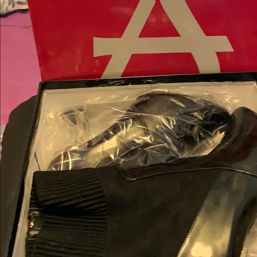 Ashley Stewart Women’s boots NIB